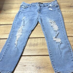 Women’s Judy Blue Destroyed High Rise Ankle Length Boyfriend Jeans  Size 15/32